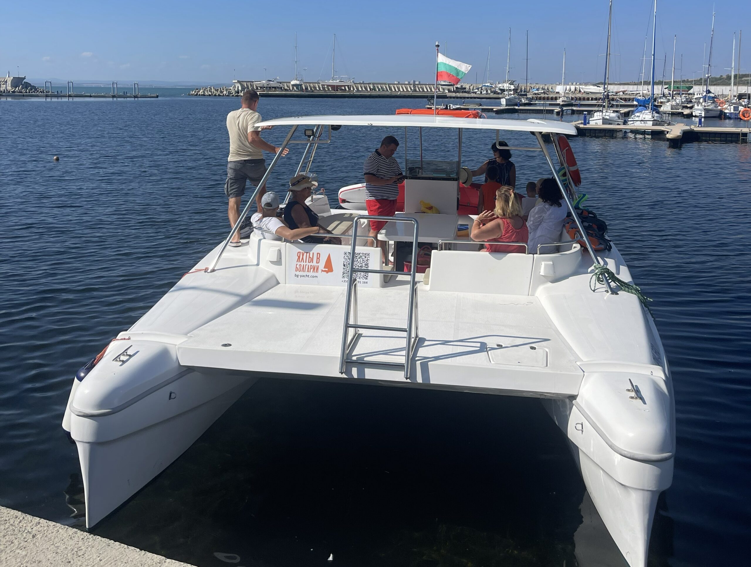Motor catamaran