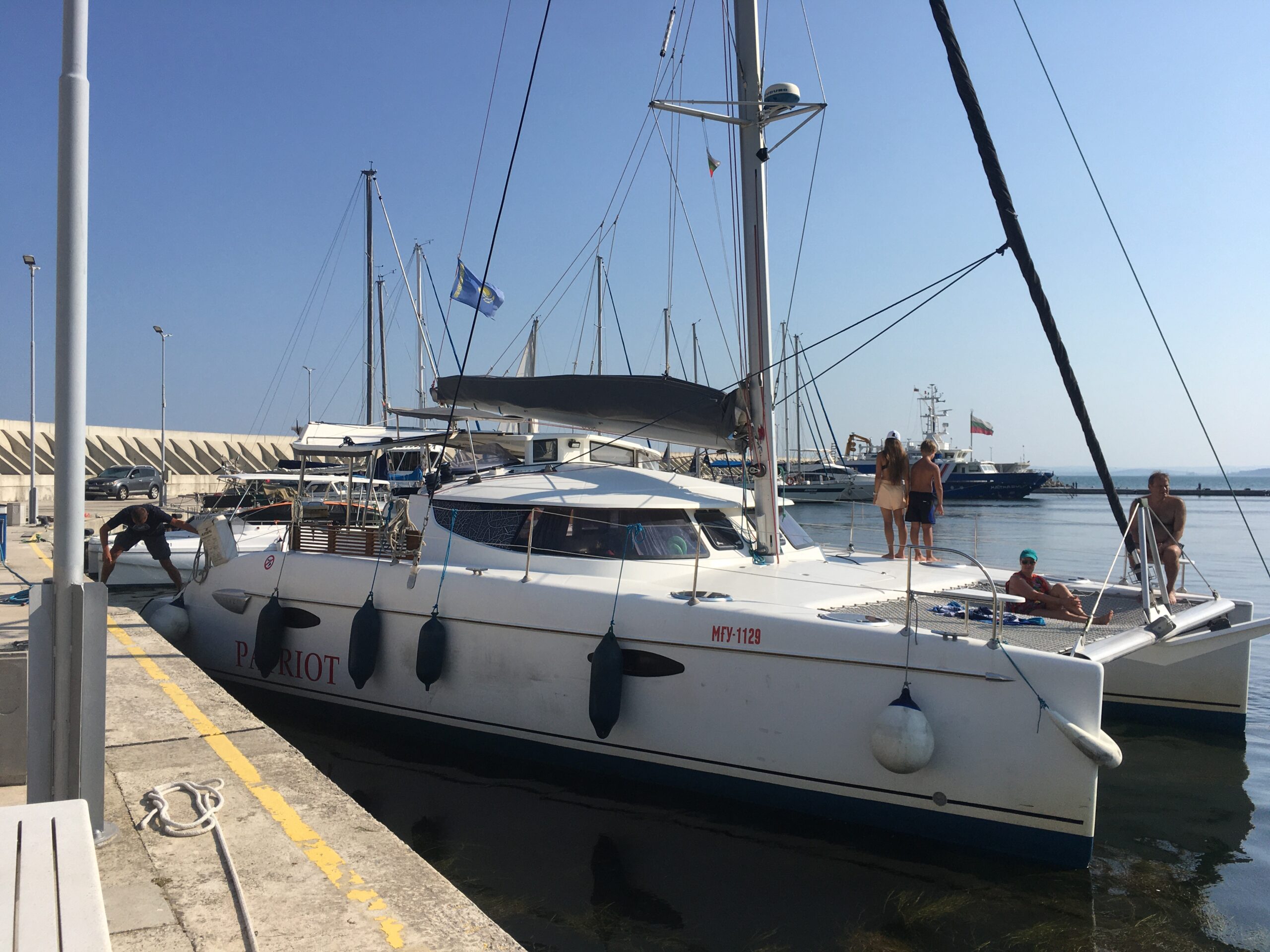 Sailing catamaran