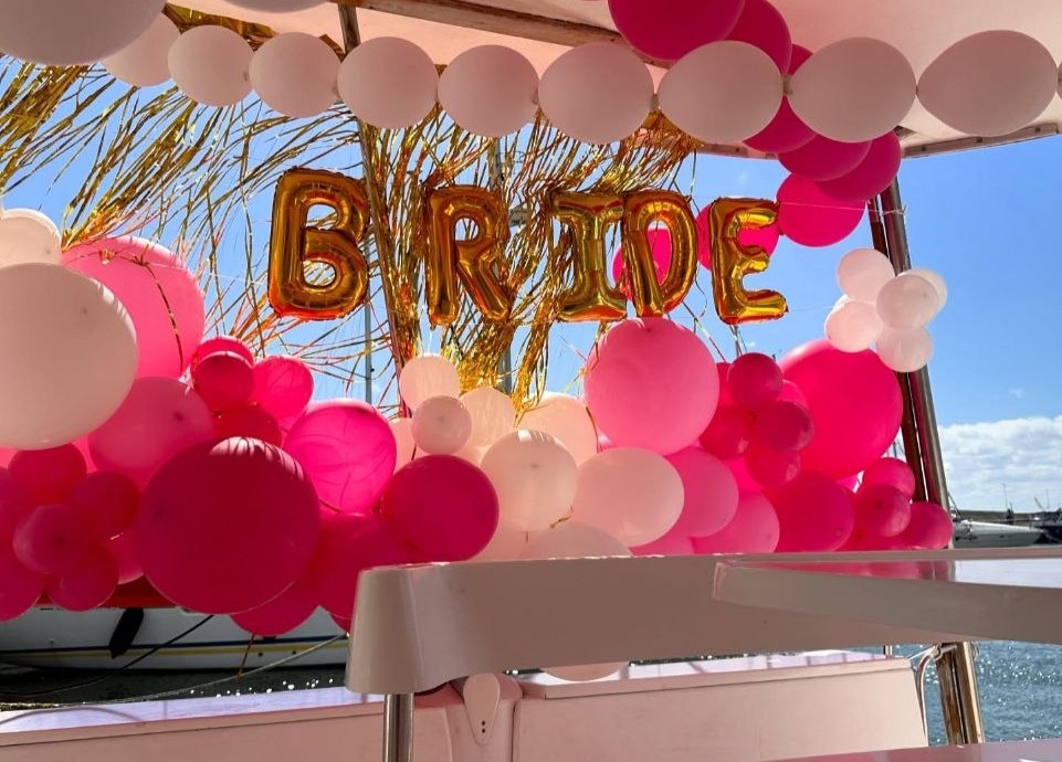 Decoration for a romantic trip